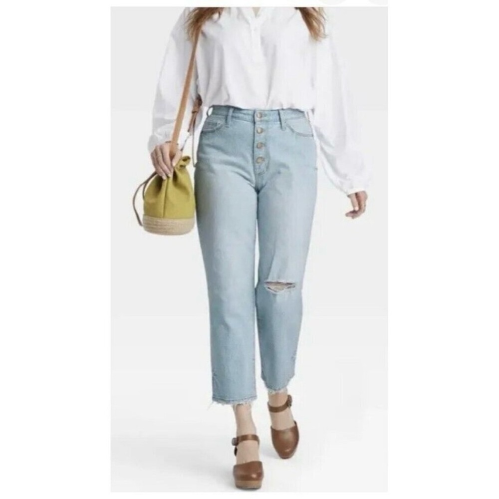 NWT Universal Thread Vintage Straight Leg Distressed Jeans - Size 10 / 32 Waist